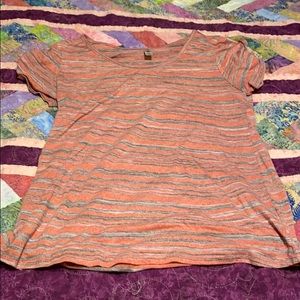 Medium Lularoe classic tee